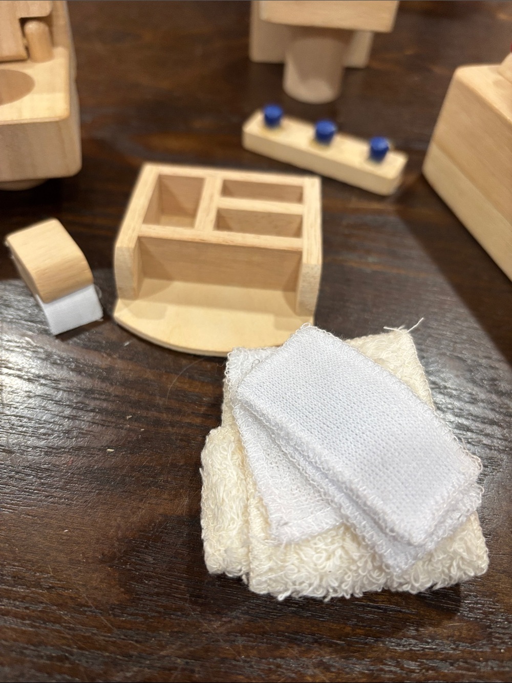 Ryan’s Room Wooden Dollhouse Bathroom Set - Natural Wood with Blue Accents - Picture 3 of 6